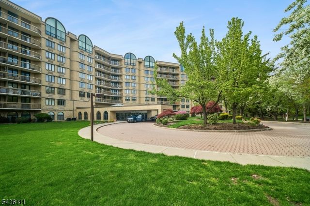 10 Smith Manor Blvd 114, West Orange Twp., NJ 07052