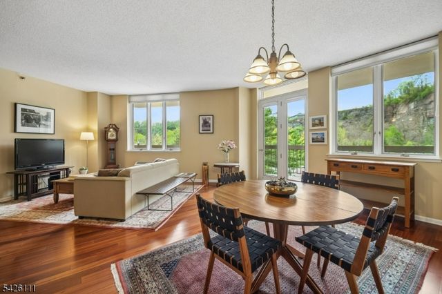 10 Smith Manor Blvd 114, West Orange Twp., NJ 07052