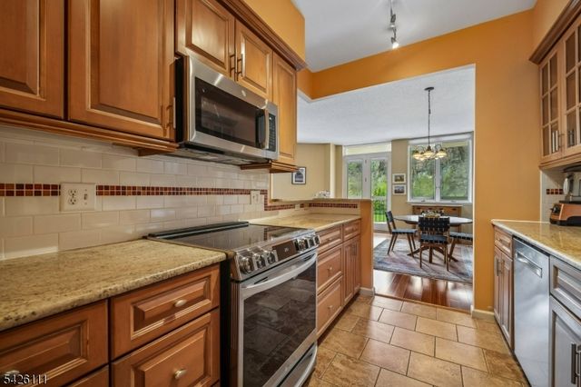 10 Smith Manor Blvd 114, West Orange Twp., NJ 07052