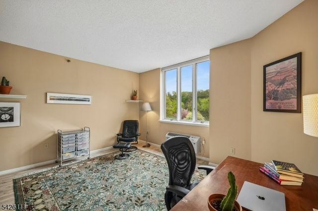 10 Smith Manor Blvd 114, West Orange Twp., NJ 07052