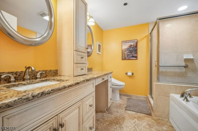 10 Smith Manor Blvd 114, West Orange Twp., NJ 07052