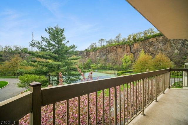 10 Smith Manor Blvd 114, West Orange Twp., NJ 07052