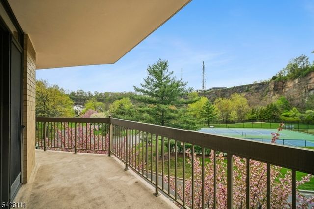 10 Smith Manor Blvd 114, West Orange Twp., NJ 07052