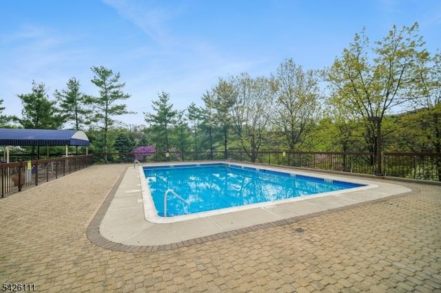 10 Smith Manor Blvd 114, West Orange Twp., NJ 07052