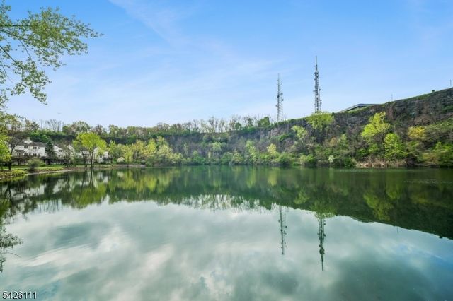 10 Smith Manor Blvd 114, West Orange Twp., NJ 07052