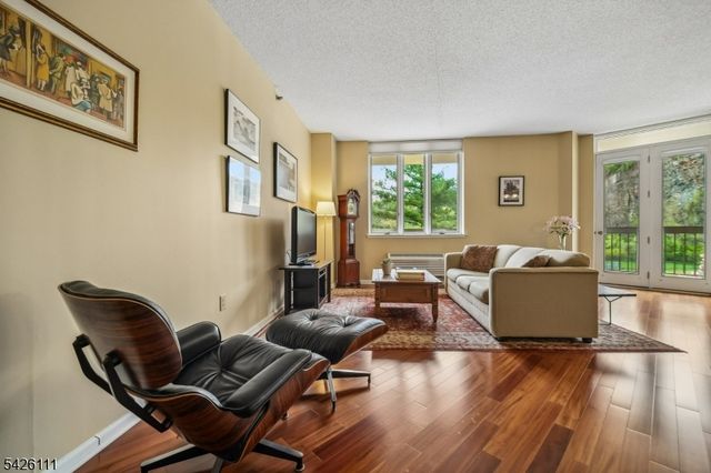 10 Smith Manor Blvd 114, West Orange Twp., NJ 07052