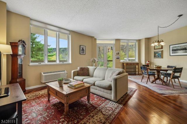 10 Smith Manor Blvd 114, West Orange Twp., NJ 07052