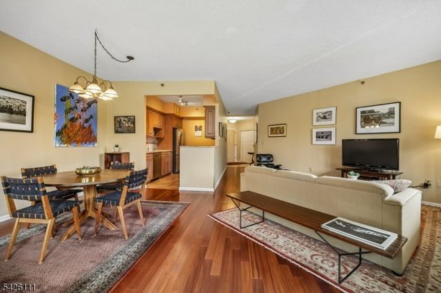 10 Smith Manor Blvd 114, West Orange Twp., NJ 07052