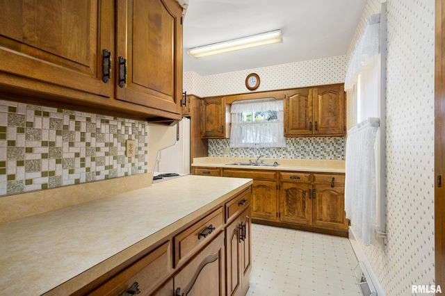 905 E CORRINGTON Avenue, Peoria, IL 61603