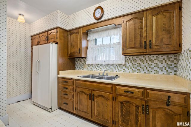 905 E CORRINGTON Avenue, Peoria, IL 61603