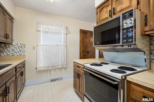 905 E CORRINGTON Avenue, Peoria, IL 61603