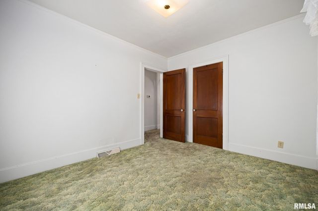 905 E CORRINGTON Avenue, Peoria, IL 61603