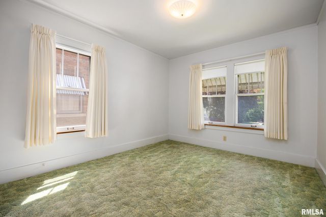 905 E CORRINGTON Avenue, Peoria, IL 61603