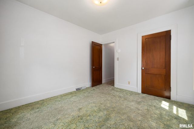 905 E CORRINGTON Avenue, Peoria, IL 61603