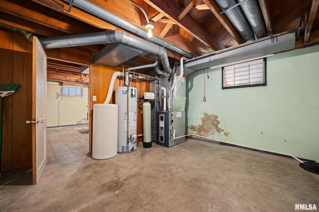 905 E CORRINGTON Avenue, Peoria, IL 61603