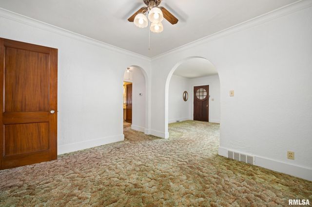 905 E CORRINGTON Avenue, Peoria, IL 61603