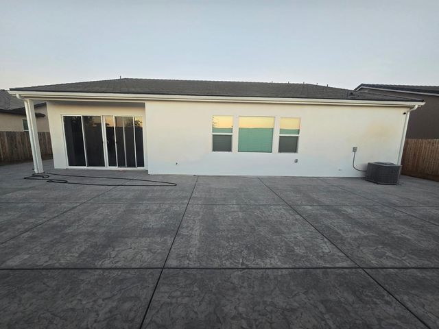 702 Atlantica Drive S, Madera, CA 93636