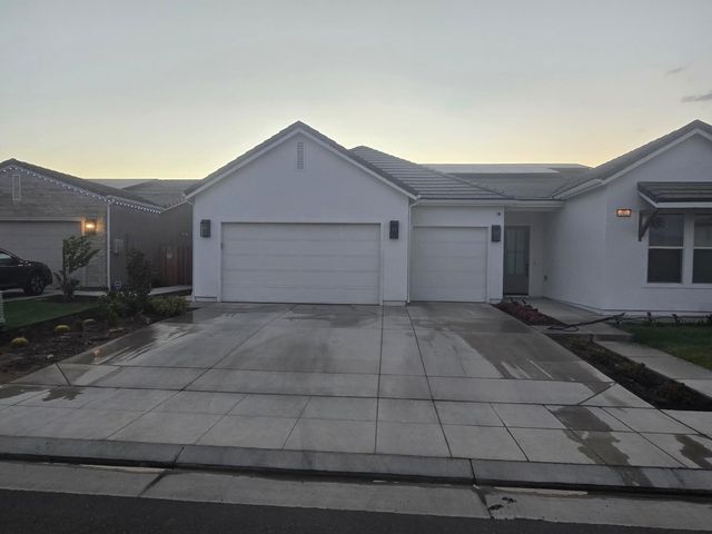702 Atlantica Drive S, Madera, CA 93636