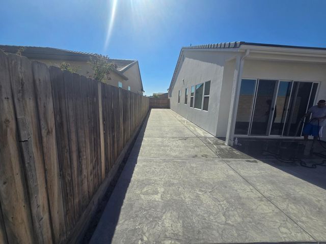 702 Atlantica Drive S, Madera, CA 93636
