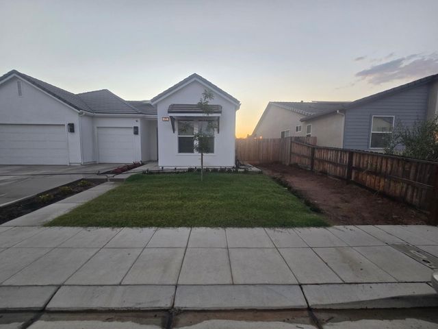 702 Atlantica Drive S, Madera, CA 93636