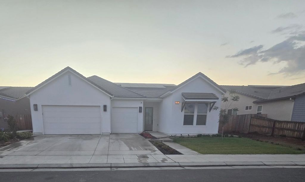 Image 1 of property listing at 702 Atlantica Drive S, Madera, CA 93636