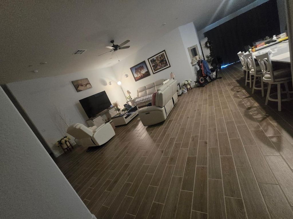 Image 11 of property listing at 702 Atlantica Drive S, Madera, CA 93636
