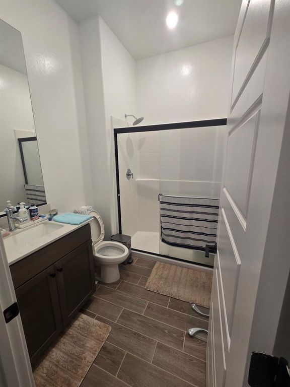 Image 13 of property listing at 702 Atlantica Drive S, Madera, CA 93636