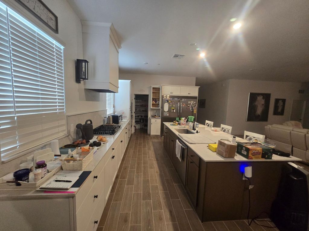Image 16 of property listing at 702 Atlantica Drive S, Madera, CA 93636