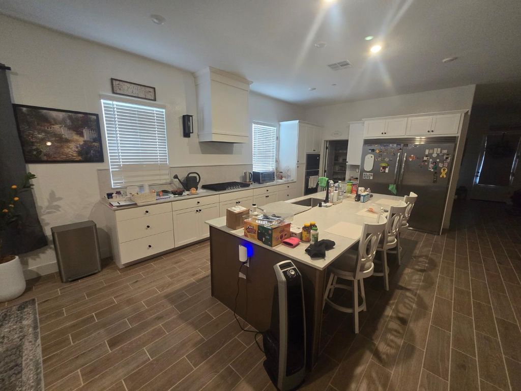 Image 17 of property listing at 702 Atlantica Drive S, Madera, CA 93636