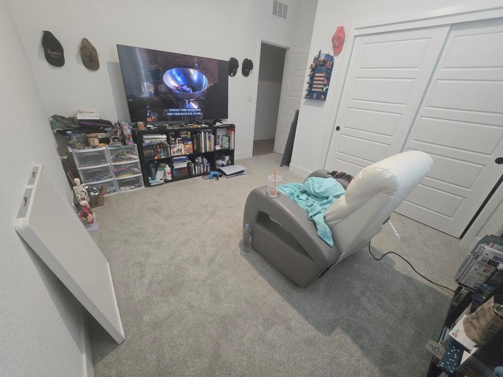 Image 19 of property listing at 702 Atlantica Drive S, Madera, CA 93636