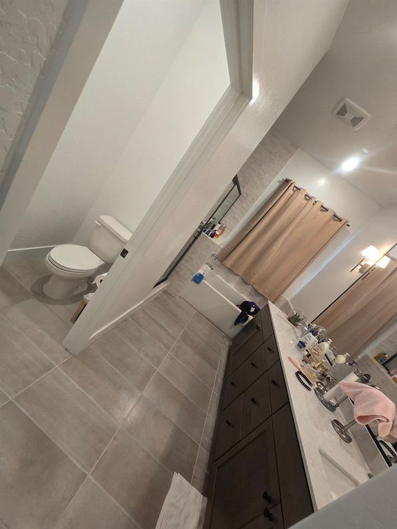 Image 20 of property listing at 702 Atlantica Drive S, Madera, CA 93636