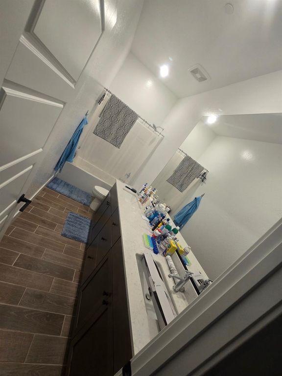 Image 25 of property listing at 702 Atlantica Drive S, Madera, CA 93636