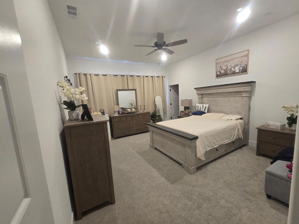 Image 27 of property listing at 702 Atlantica Drive S, Madera, CA 93636