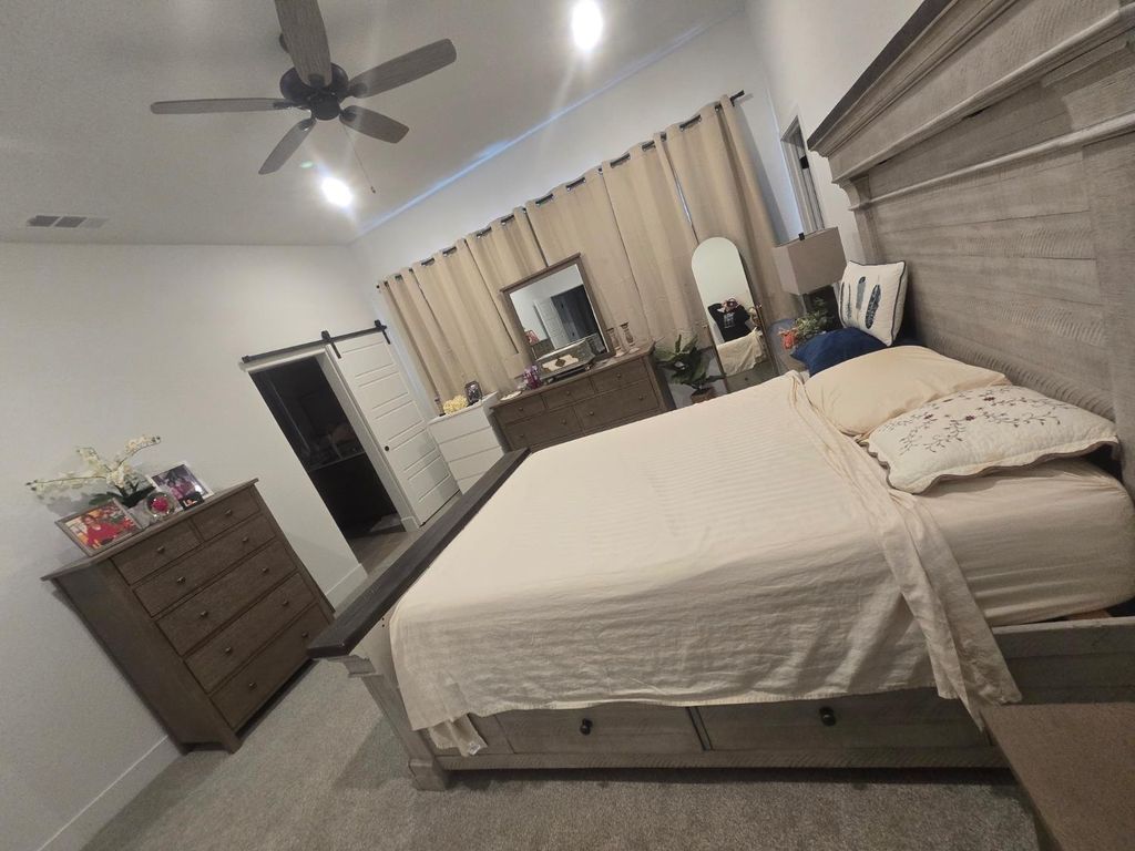 Image 28 of property listing at 702 Atlantica Drive S, Madera, CA 93636