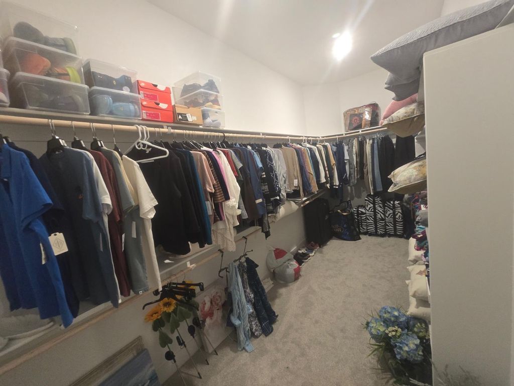Image 29 of property listing at 702 Atlantica Drive S, Madera, CA 93636