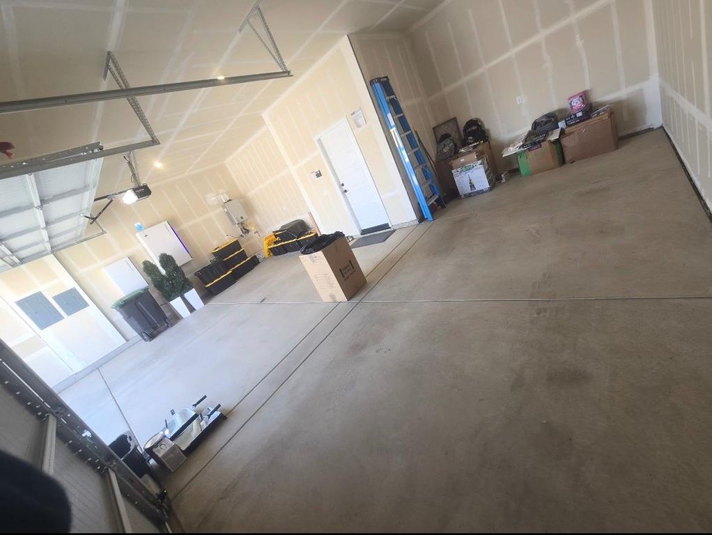 Image 33 of property listing at 702 Atlantica Drive S, Madera, CA 93636