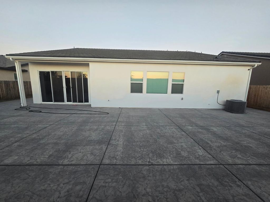 Image 34 of property listing at 702 Atlantica Drive S, Madera, CA 93636