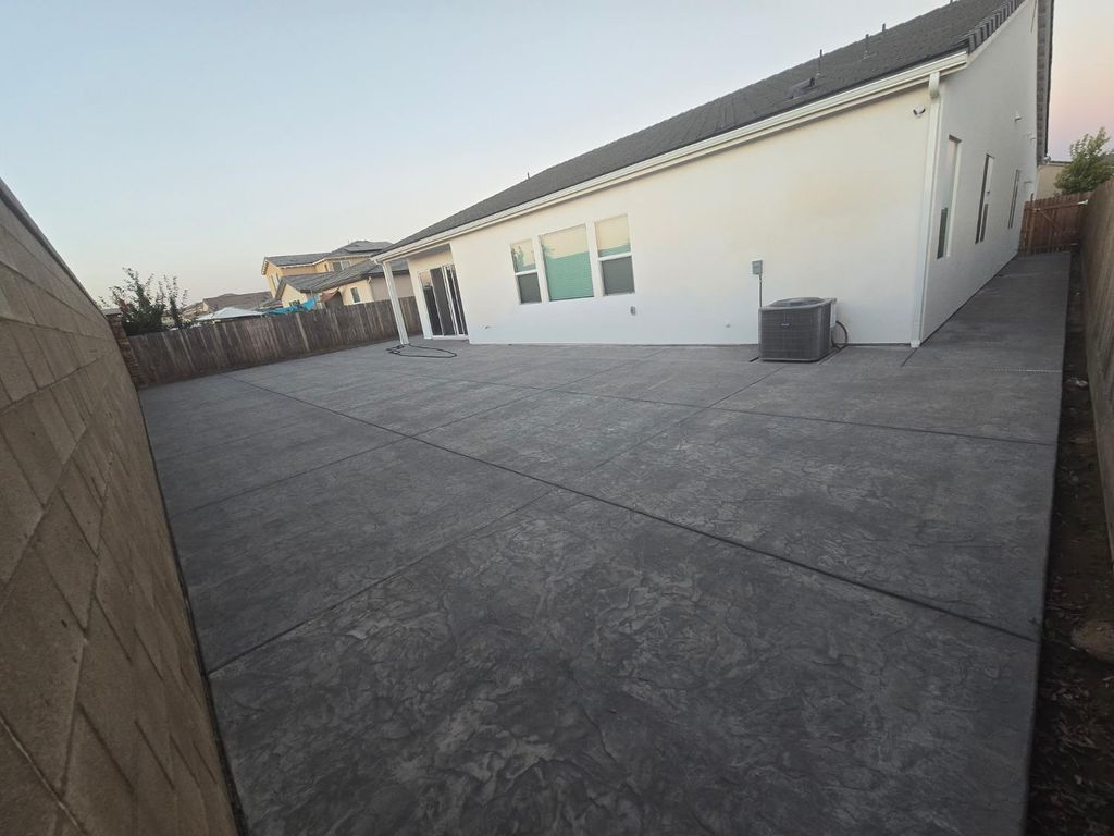 Image 37 of property listing at 702 Atlantica Drive S, Madera, CA 93636