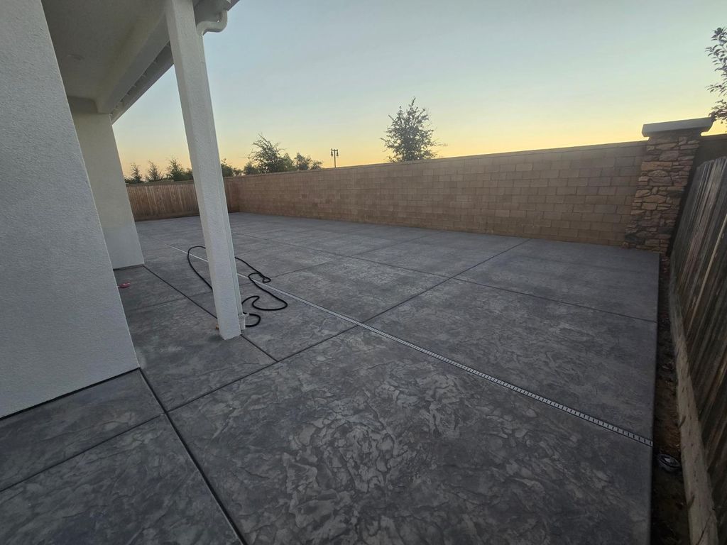 Image 39 of property listing at 702 Atlantica Drive S, Madera, CA 93636