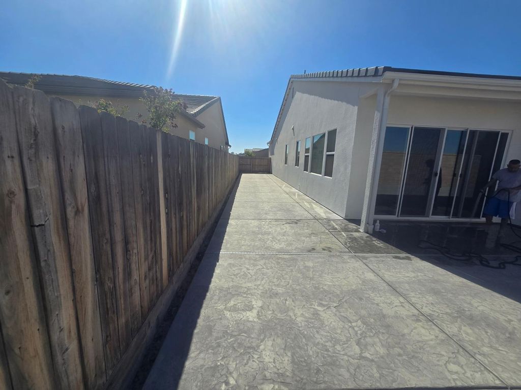 Image 44 of property listing at 702 Atlantica Drive S, Madera, CA 93636