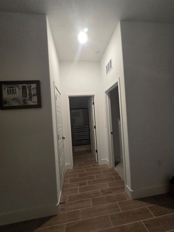 Image 6 of property listing at 702 Atlantica Drive S, Madera, CA 93636