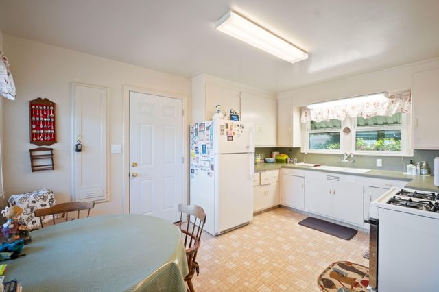 929 Capistrano Drive, Salinas, CA 93901