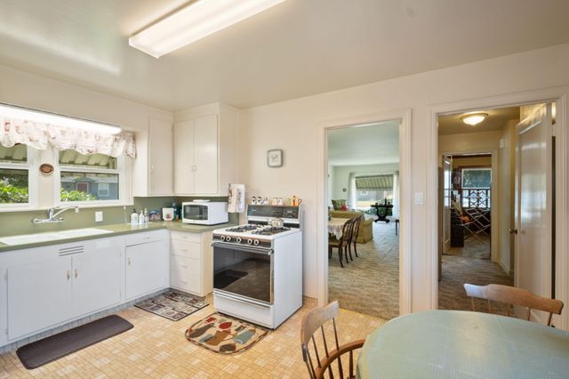 929 Capistrano Drive, Salinas, CA 93901