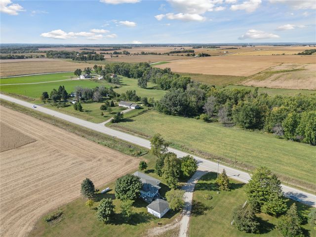 4565 Alice Road, Center Point, IA 52213