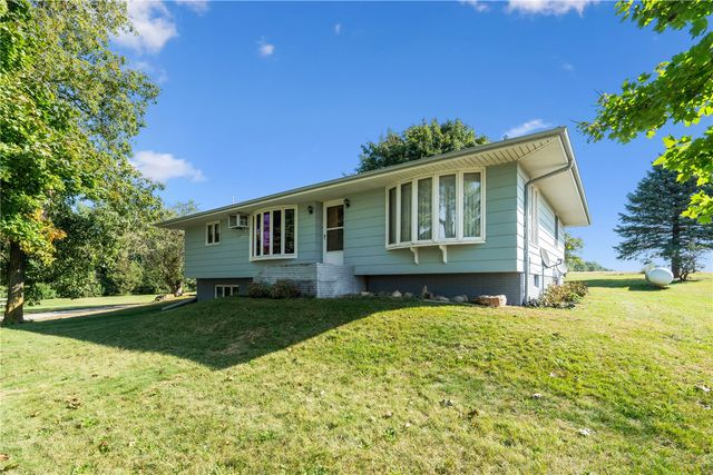 4565 Alice Road, Center Point, IA 52213