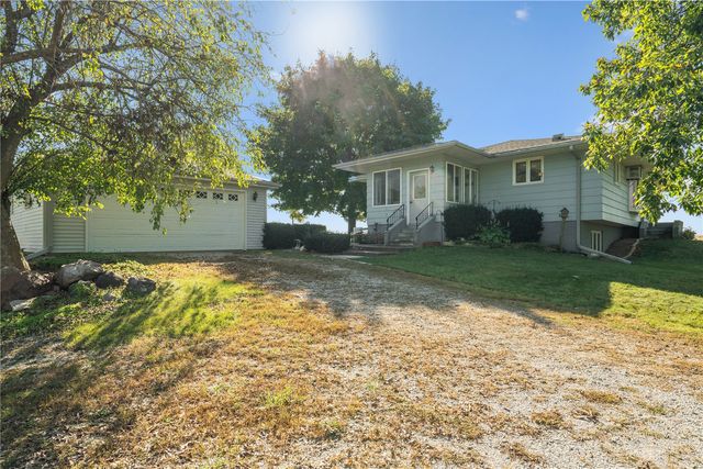 4565 Alice Road, Center Point, IA 52213