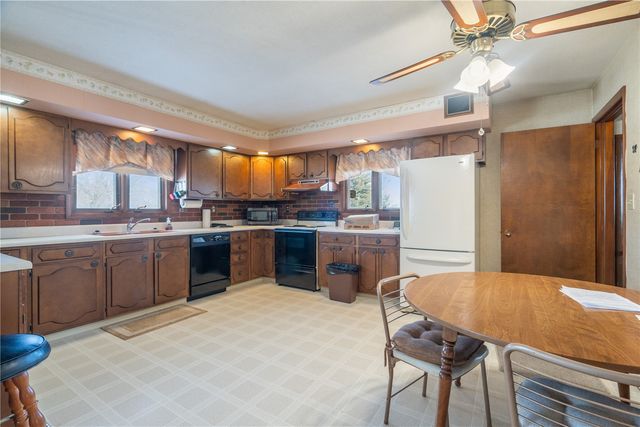 4565 Alice Road, Center Point, IA 52213