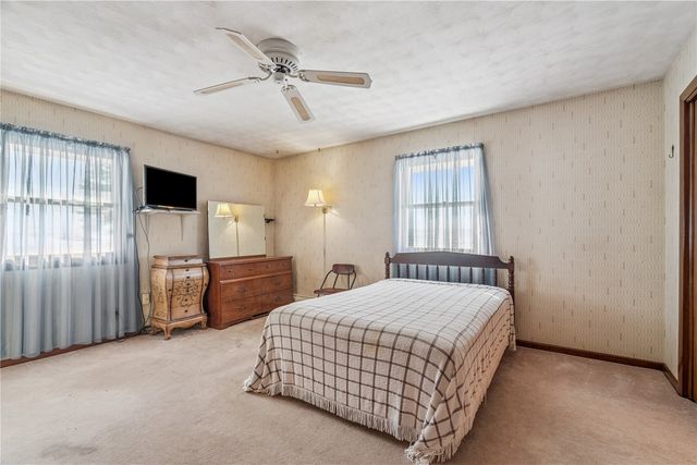 4565 Alice Road, Center Point, IA 52213