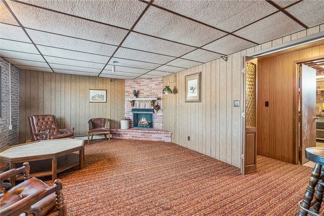 4565 Alice Road, Center Point, IA 52213