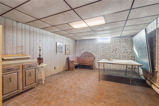 4565 Alice Road, Center Point, IA 52213